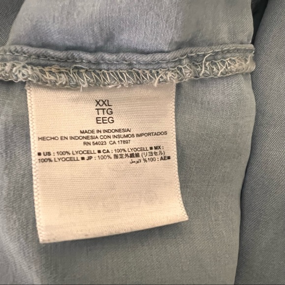 Old Navy - Split Back Button Down - Picture 7 of 9
